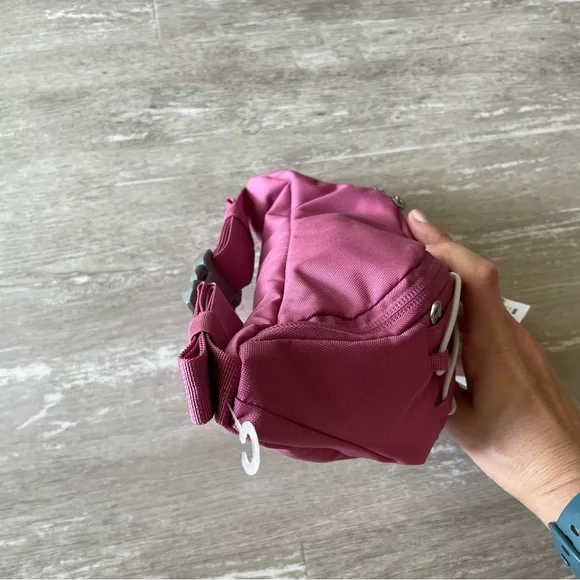The North Face Jester Lumbar Pack/Fanny pack in Red Violet/TNF White (pink) - Picture 10 of 11